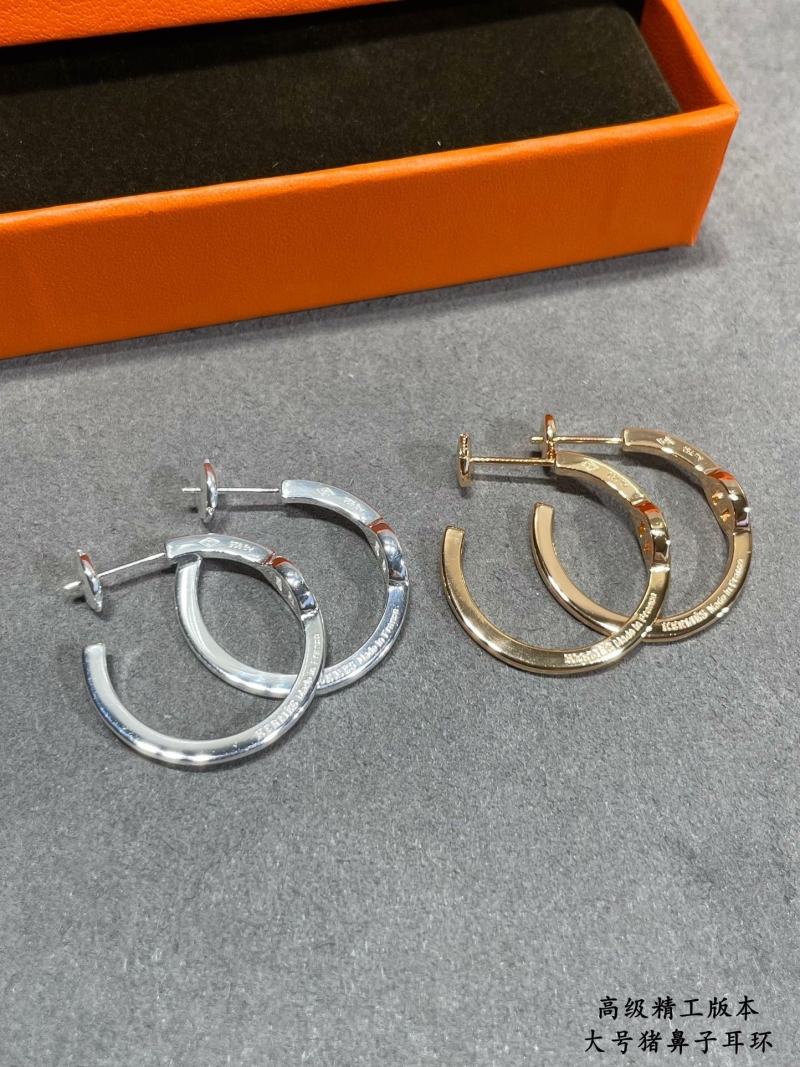 H**me5 necklaces